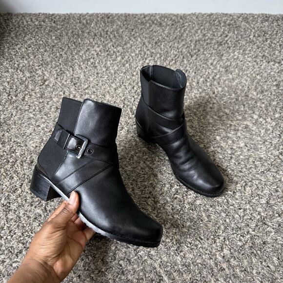 Stuart Weitzman Manlow Ankle Boots Block Heel Black Leather Buckle 7 M Stretch - Picture 1 of 9